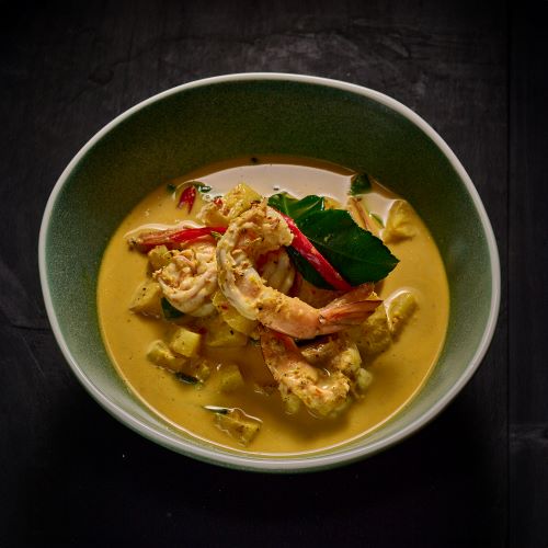 Pineapple red curry with pork / mussels / prawns.