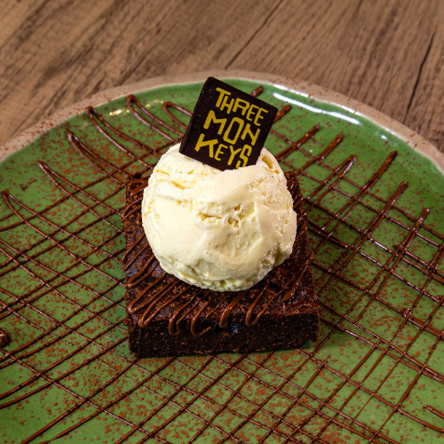 ฺBrownie Nutella, served with one scoop of vanilla ice cream.