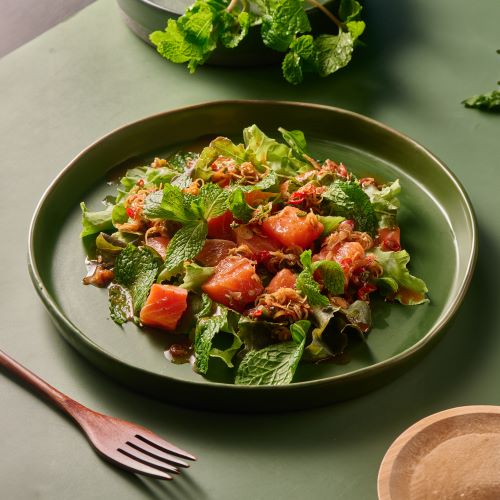 Sour & spicy fresh salmon and lemongrass salad.