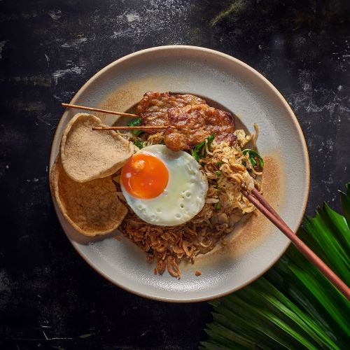 Mee Goreng Basah 250 Fried noodles with roasted pork.